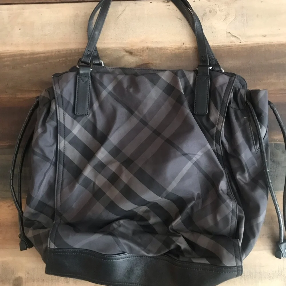 EUC Burberry Purse - Picture 2 of 13
